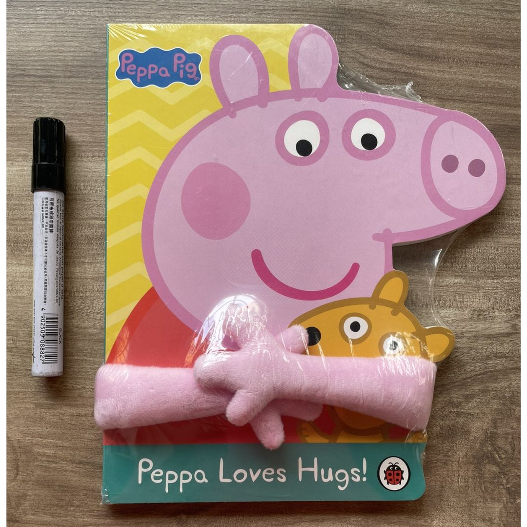 Peppa Pig: Peppa Loves Hugs (Hug Book) Board Book