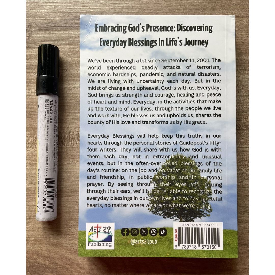 EVERYDAY BLESSINGS: 365 Heartfelt Stories and Prayers for Daily Inspiration (brand new Softcover) - with SLIGHT FOLDS on book cover