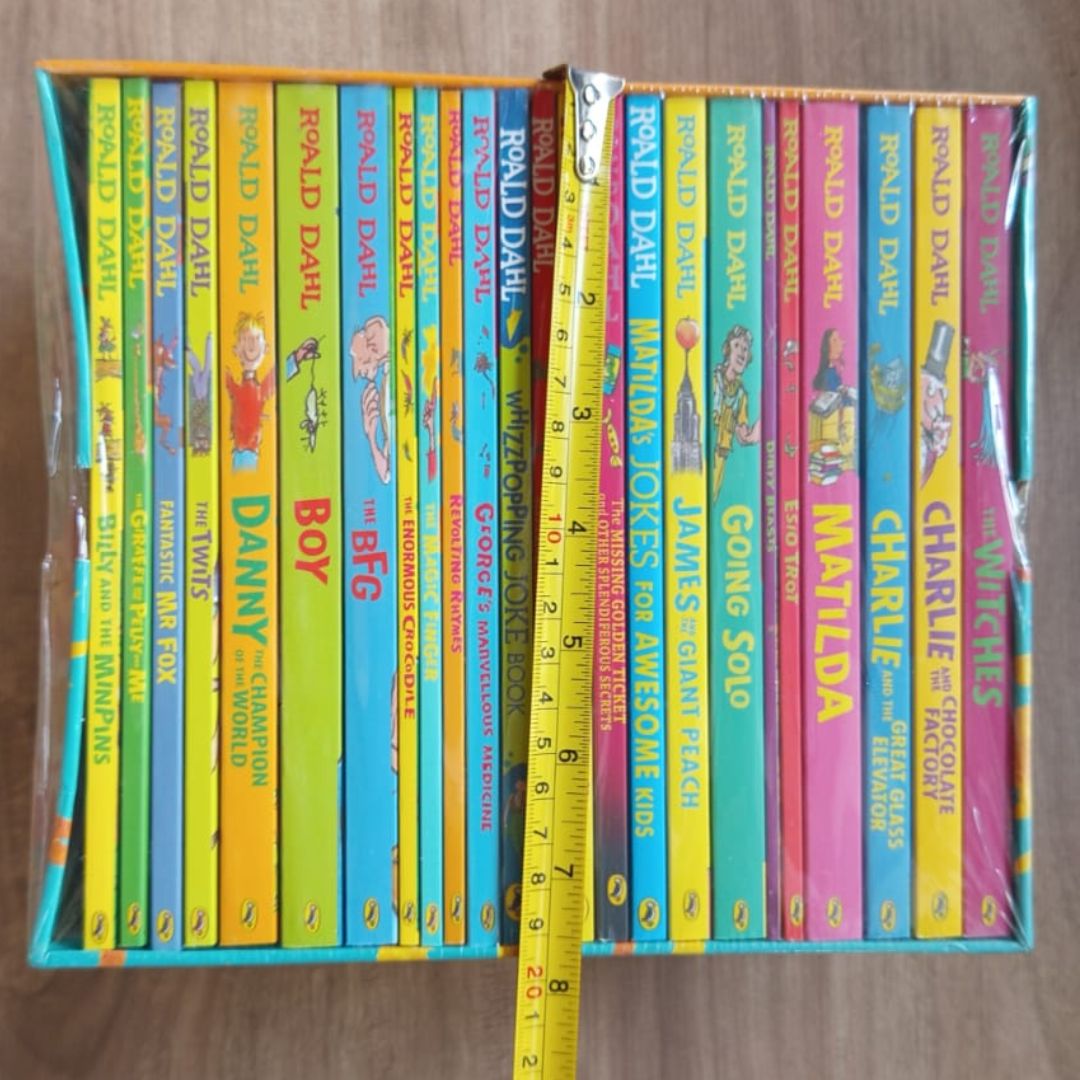 Roald Dahl (24 pcs brand new softcover books boxed set) BOX with DENTS, books no damage