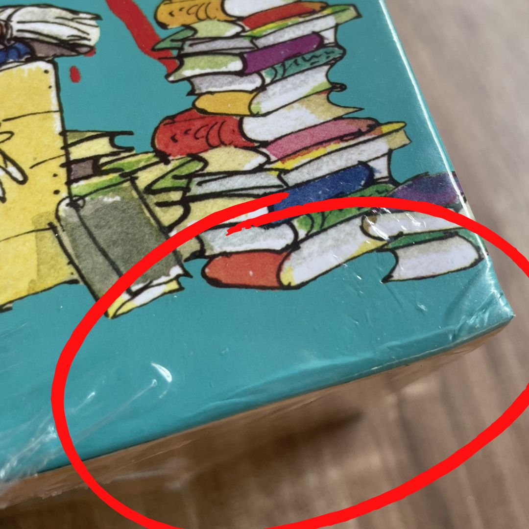 Roald Dahl (24 pcs brand new softcover books boxed set) BOX with DENTS, books no damage