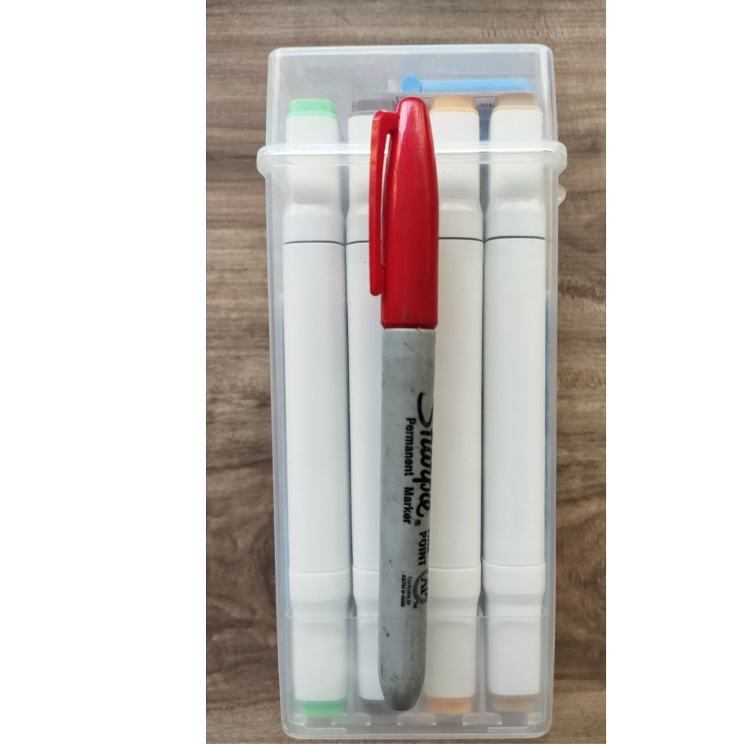 Markers 24 double-tip colored markers with casing